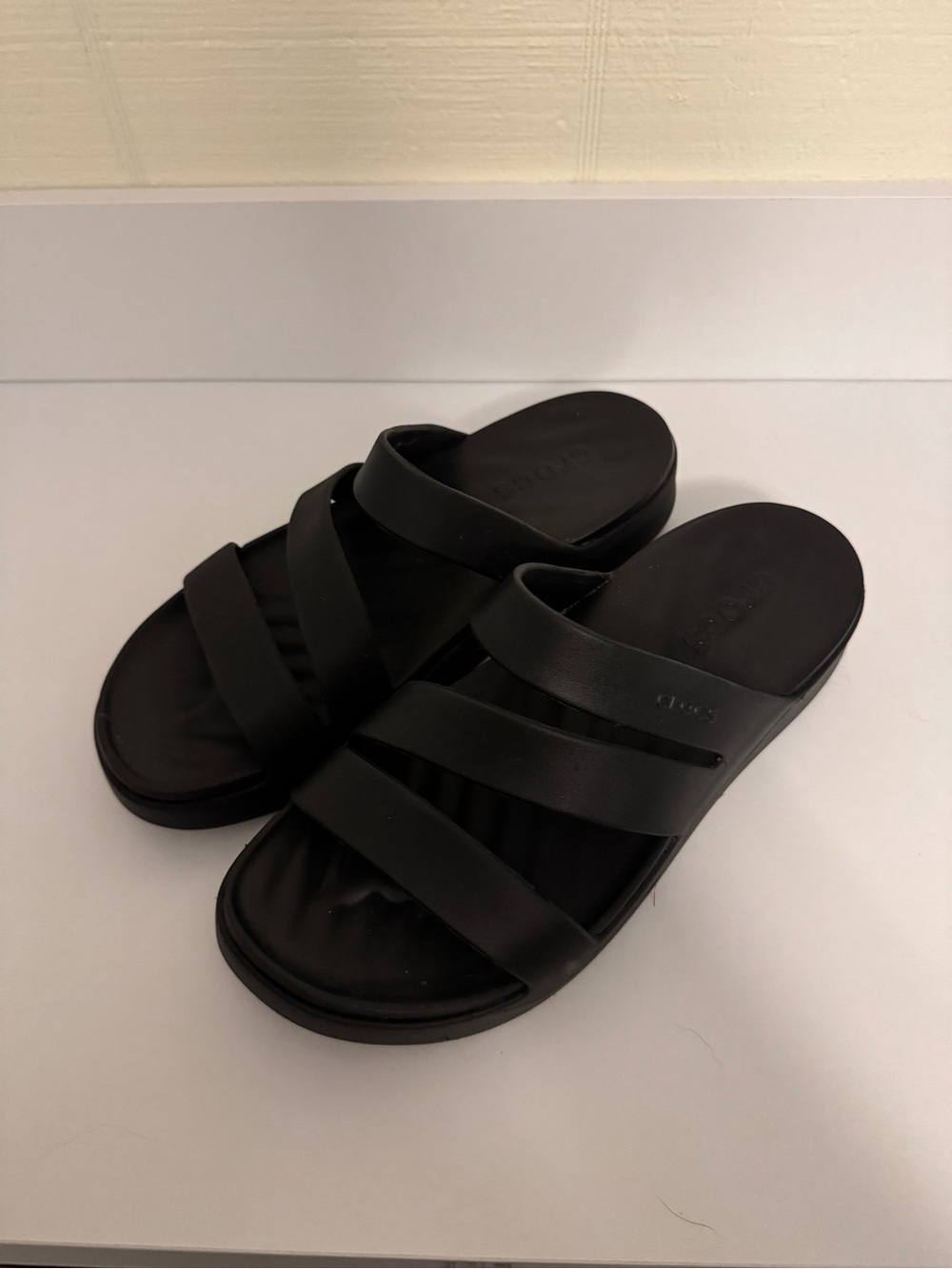 CROCS Getaway Strappy Sandal - black